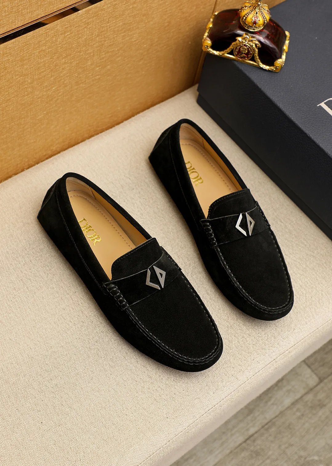 Men's shoes 💰420 💐 Product trademark: Dior "Dior" Doudou shoes Regular size: 38-44 (45🉑️customized) Product materials: Selected Italian imported first-layer frosted cowhide upper + luxury hardware buckle, imported water-dyed sheep 🐑 leather lining. Strong three-dimensional visual effect, original outsole color: 3⃣️colors🉑️select